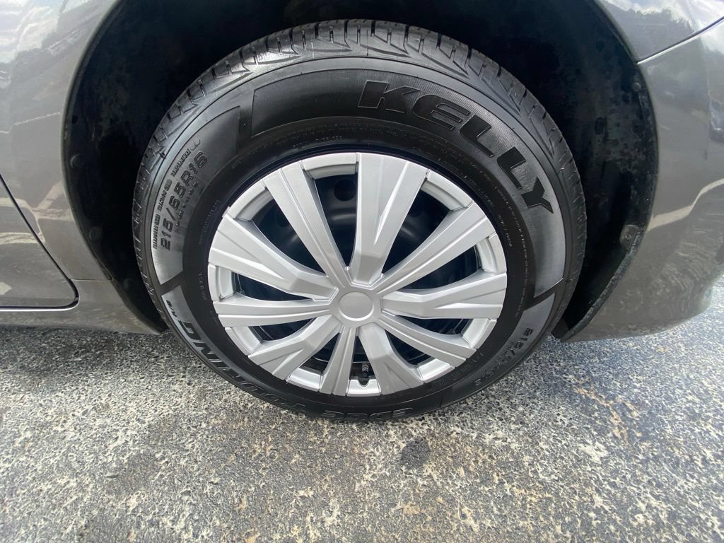Used 2017 Toyota Camry LE w/ Moonroof Package FWD image 30