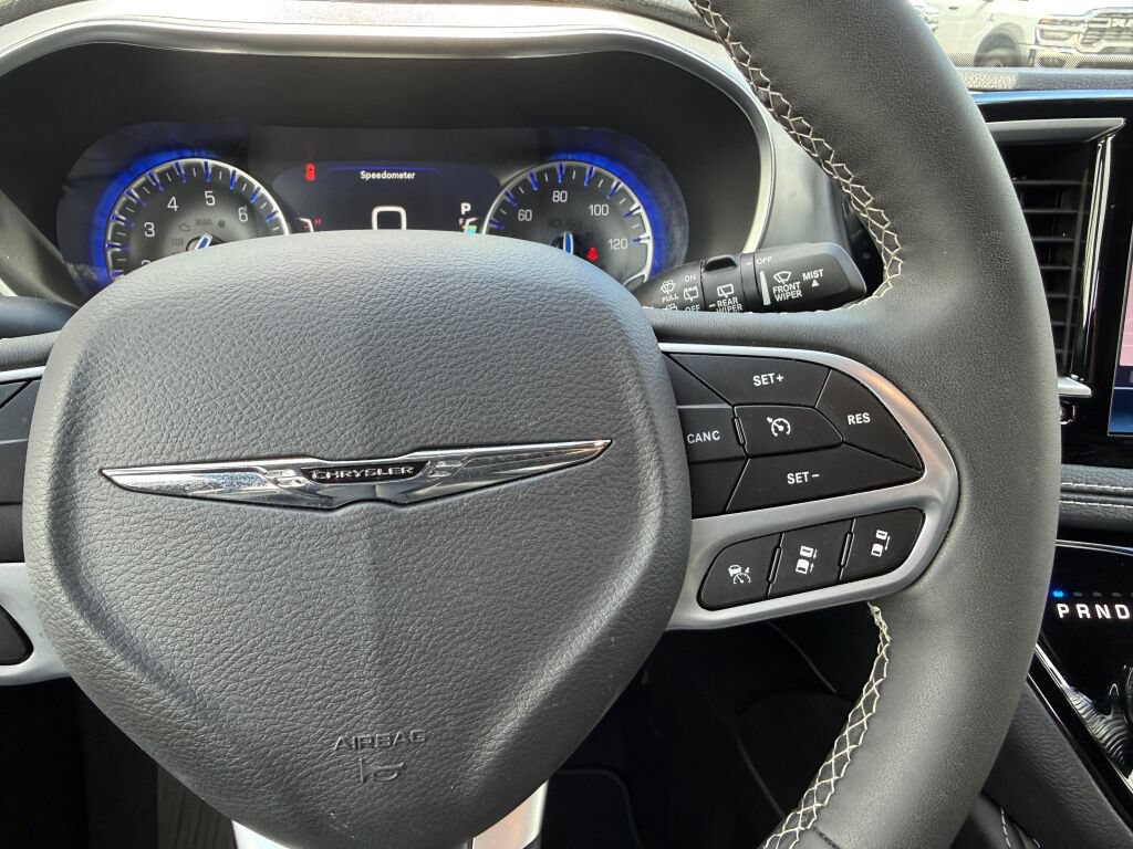 Used 2026 Chrysler Pacifica Limited FWD image 20