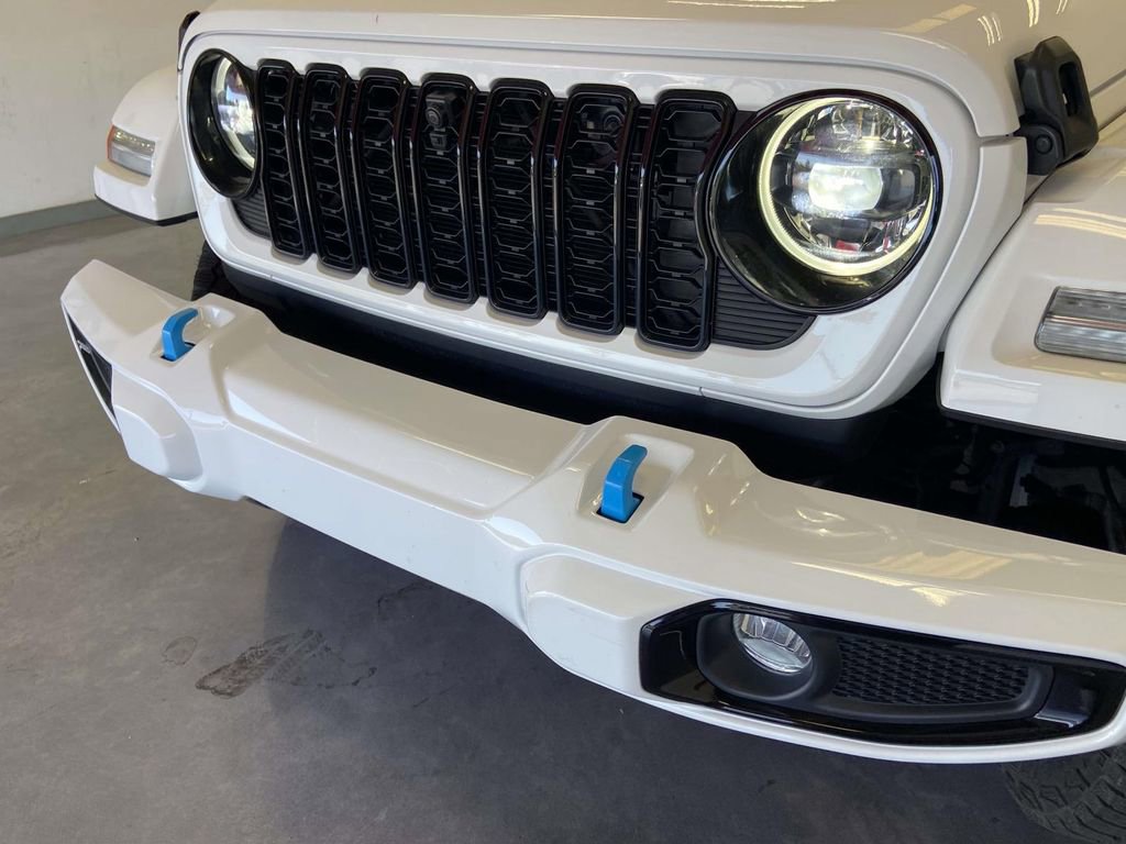 Used 2024 Jeep Wrangler High Altitude AWD/4WD image 9