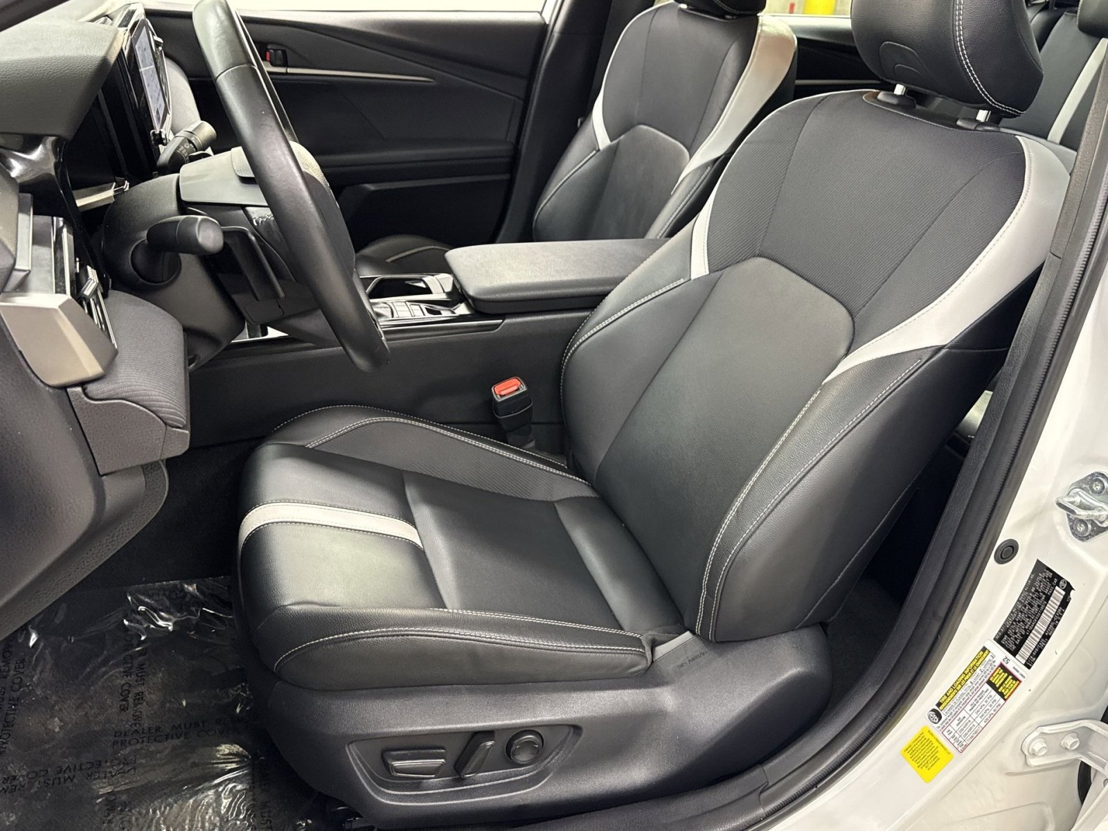 Used 2025 Toyota Camry SE FWD image 14