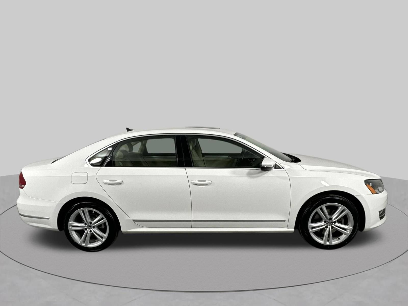 Used 2012 Volkswagen Passat TDI SE FWD image 34