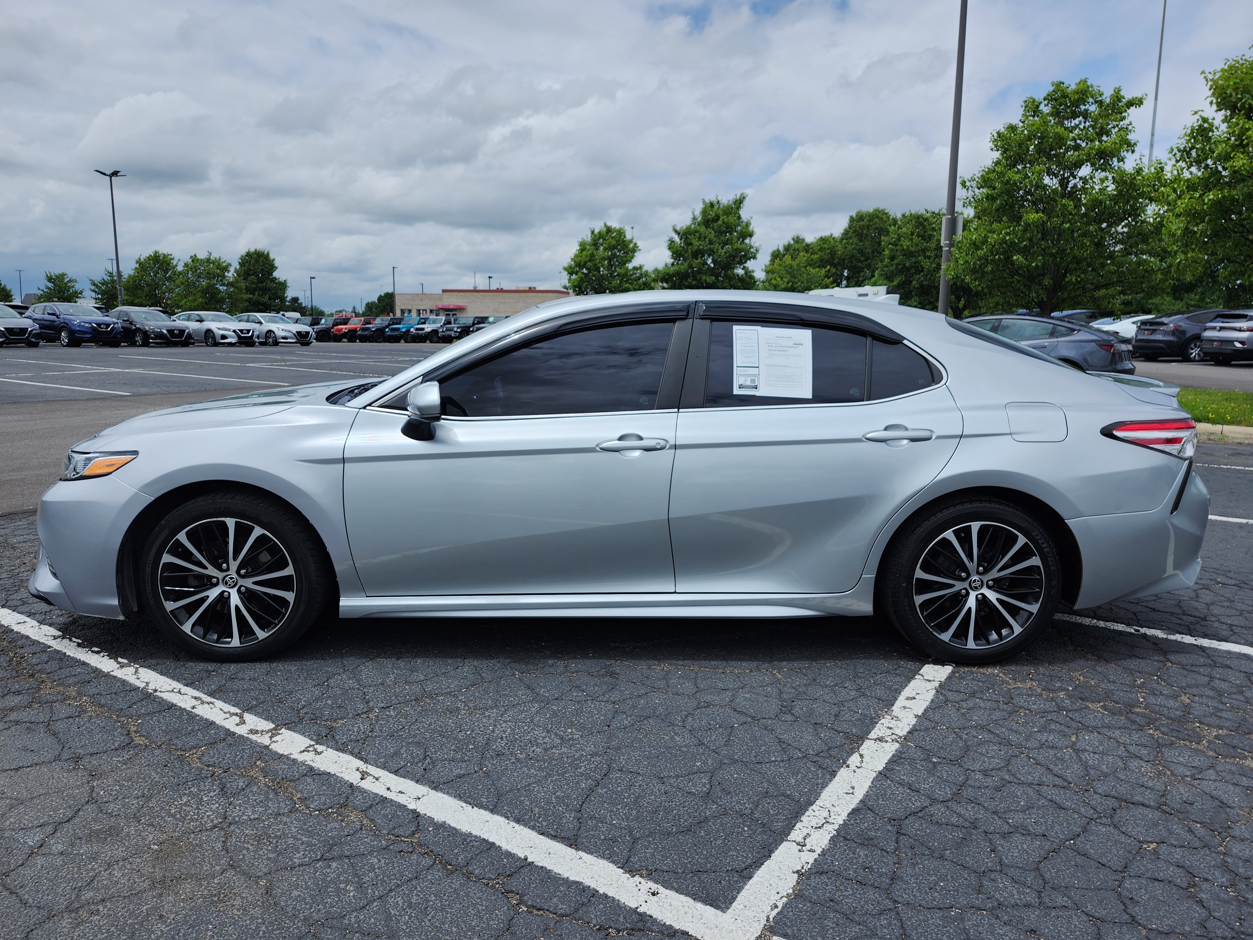 Used 2020 Toyota Camry SE FWD image 13