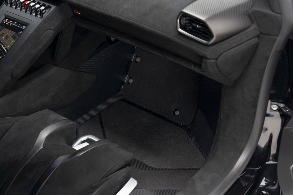 Used 2022 Lamborghini Huracan STO RWD image 40