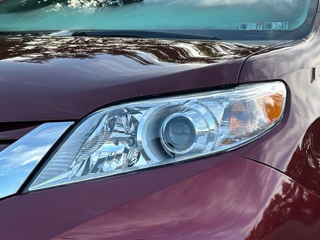 Used 2015 Toyota Sienna LE FWD image 10