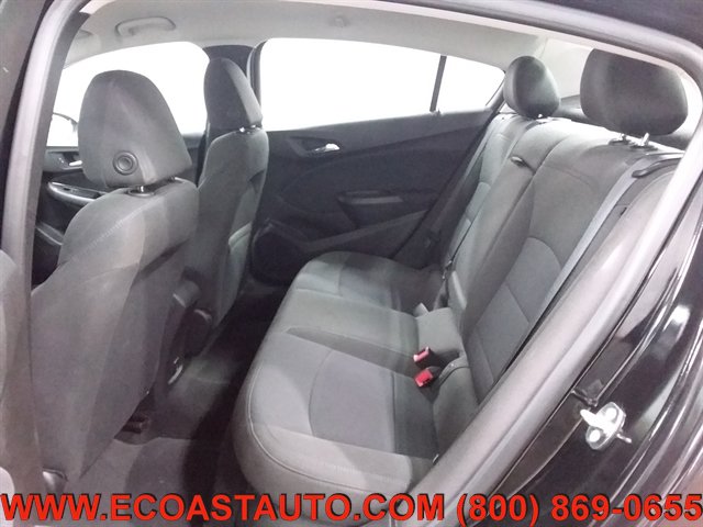 Used 2018 Chevrolet Cruze LT FWD image 11