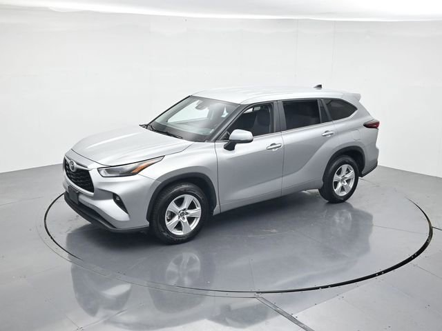 Used 2024 Toyota Highlander LE FWD image 42