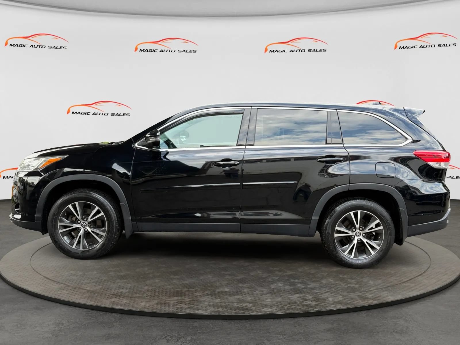 Used 2019 Toyota Highlander Plus w/ Protection Package #3 AWD/4WD image 7