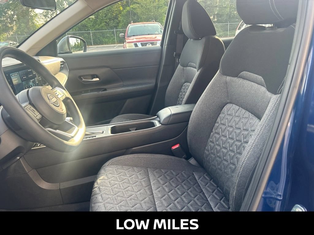 Certified 2025 Nissan Kicks SV FWD image 11