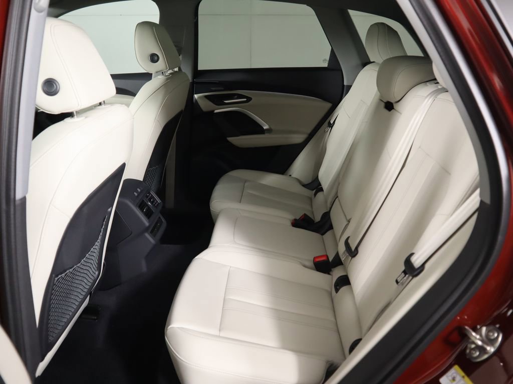 Used 2025 Audi Q5 Premium Plus w/ Premium Plus image 24