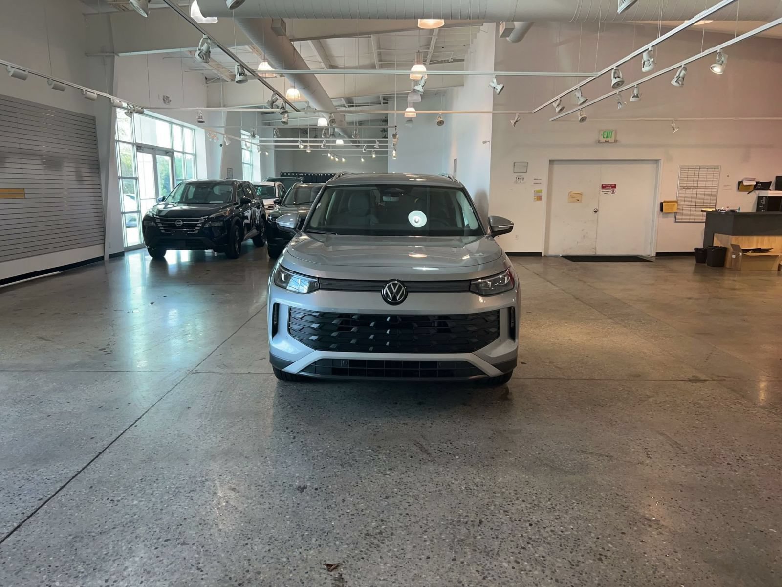 Used 2026 Volkswagen Tiguan SE AWD/4WD image 4