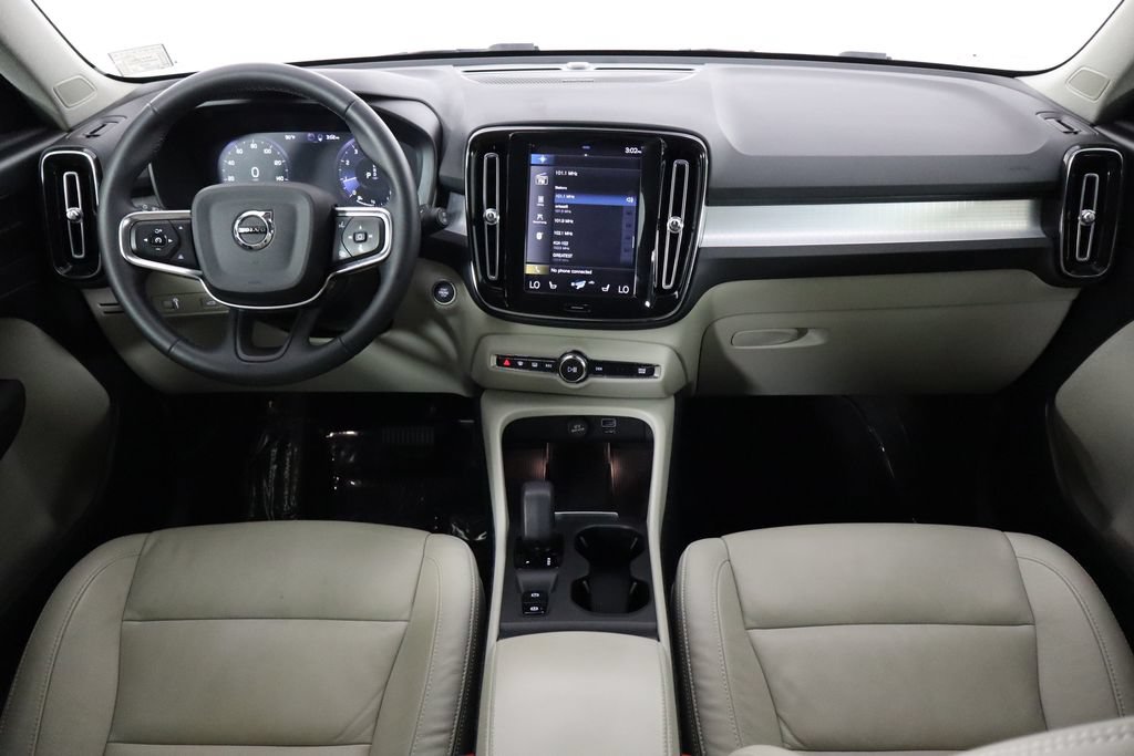 Used 2022 Volvo XC40 T5 Momentum AWD/4WD image 13