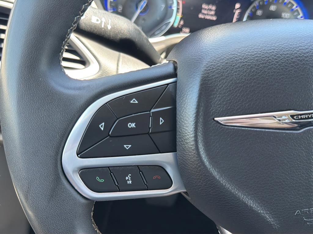 Used 2023 Chrysler Pacifica Touring-L FWD image 20