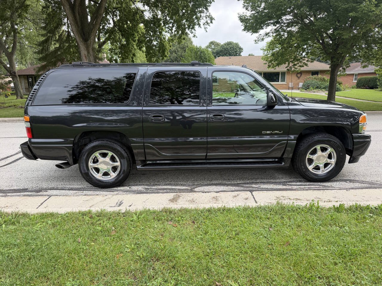 Used 2004 GMC Yukon XL Denali AWD/4WD image 6