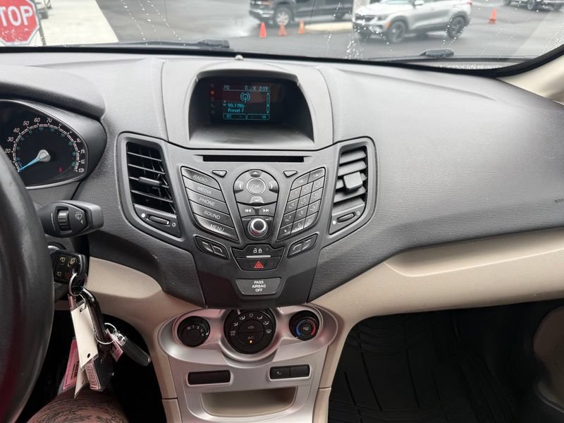 Used 2016 Ford Fiesta SE FWD image 13