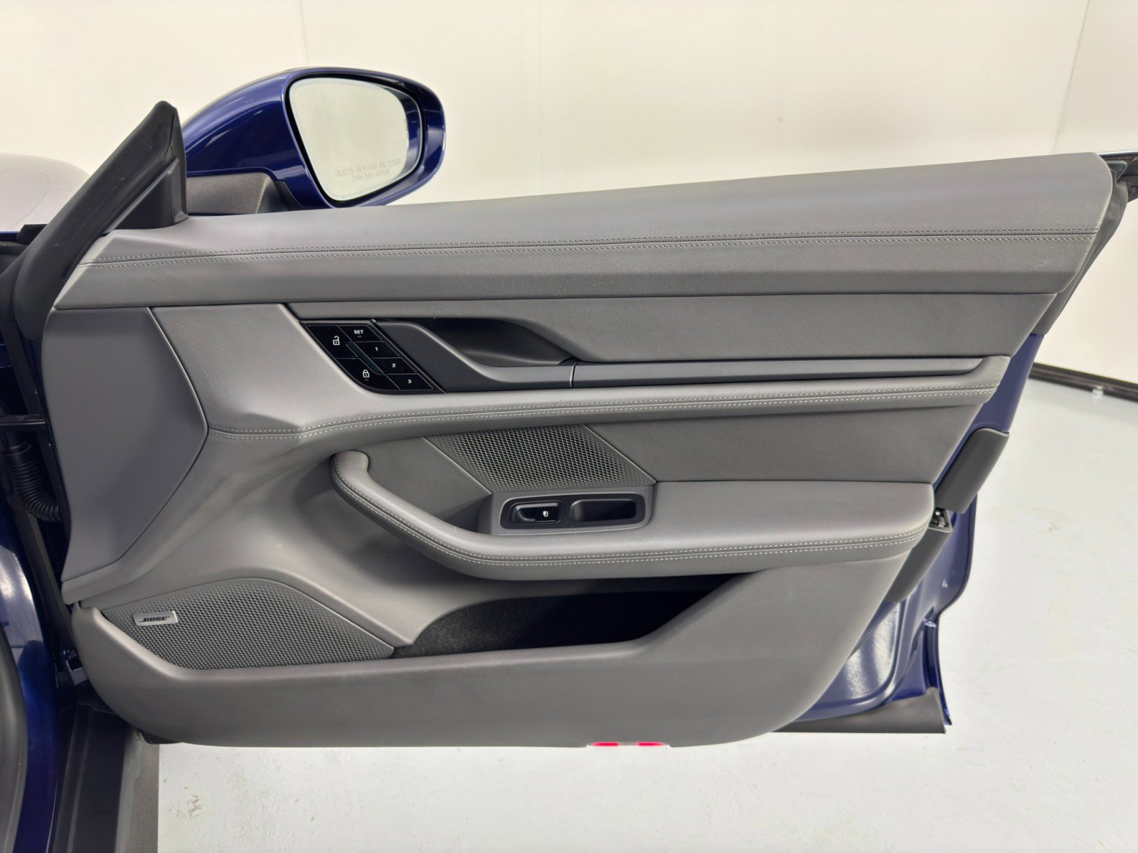 Used 2020 Porsche Taycan 4S w/ Premium Package image 47