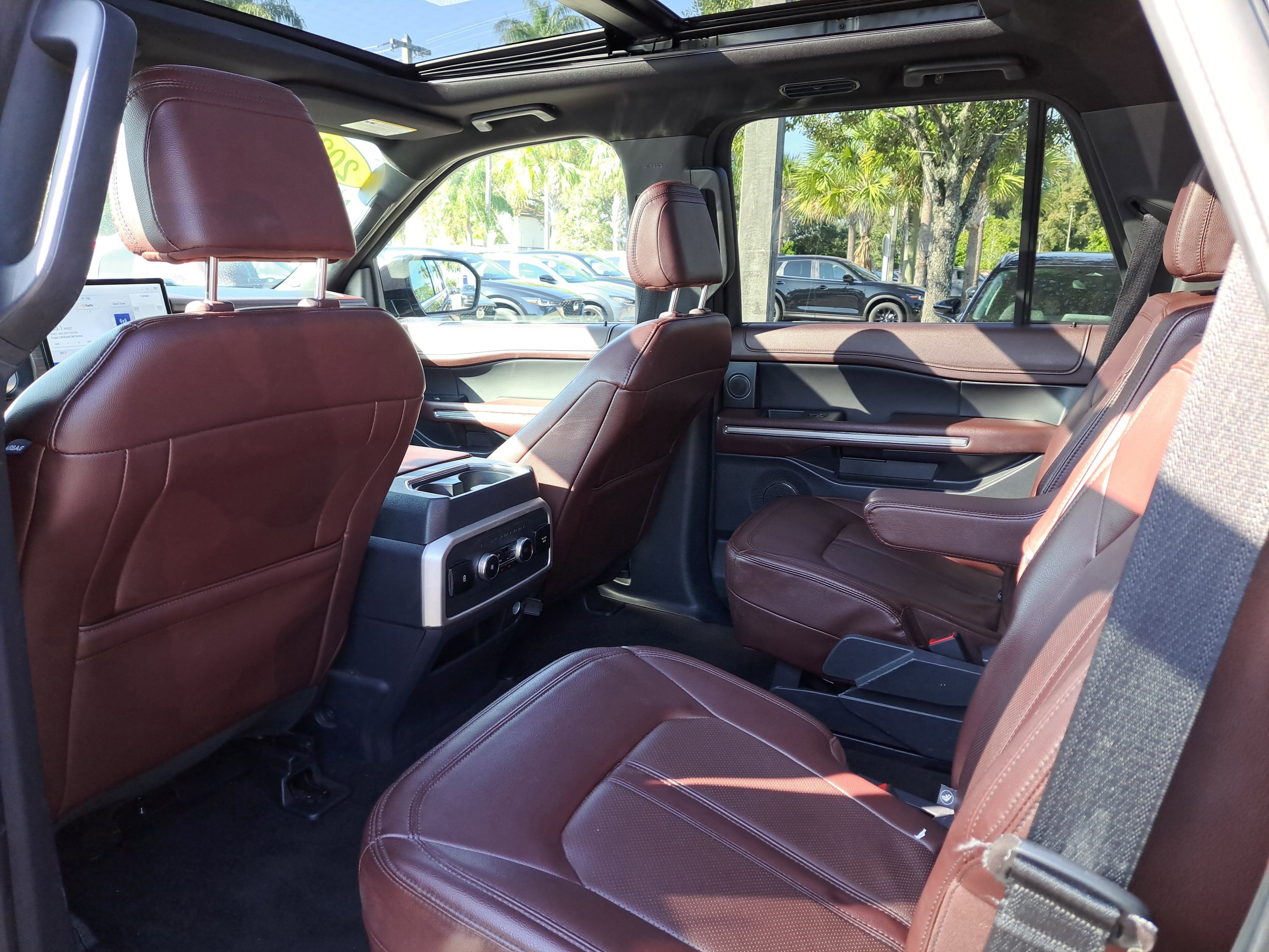 Used 2023 Ford Expedition Limited image 7