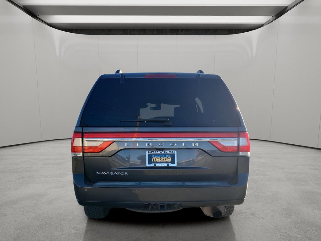 Used 2017 Lincoln Navigator Select image 8