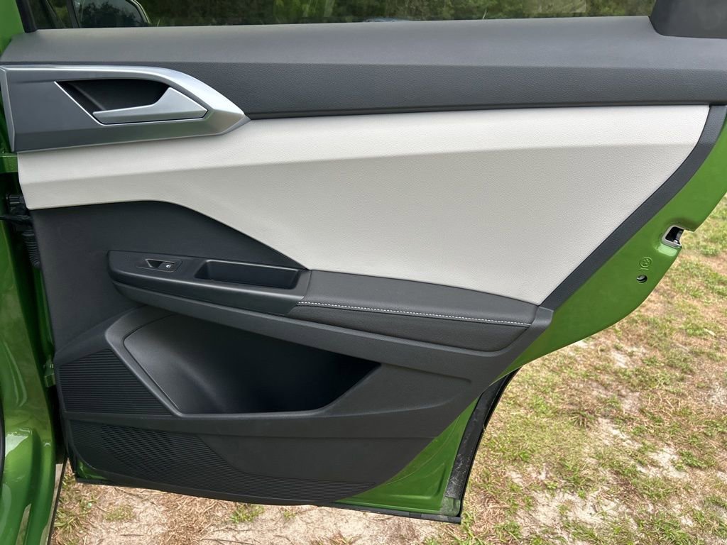 Certified 2025 Volkswagen Taos SE w/ Panoramic Sunroof Package image 47