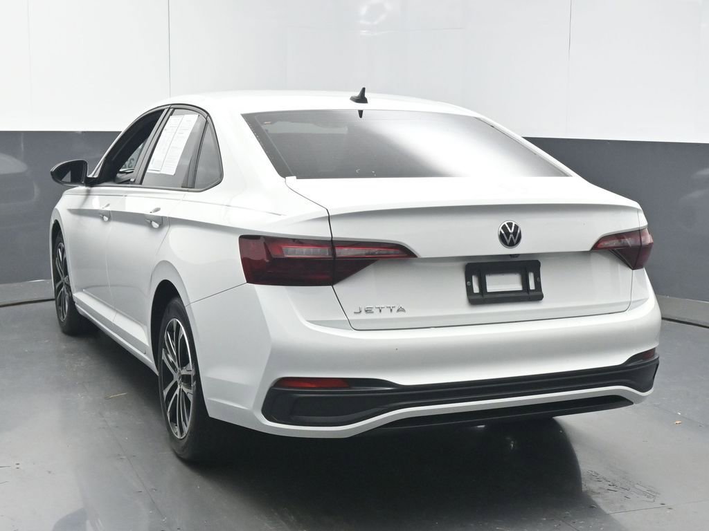 Used 2023 Volkswagen Jetta Sport image 6