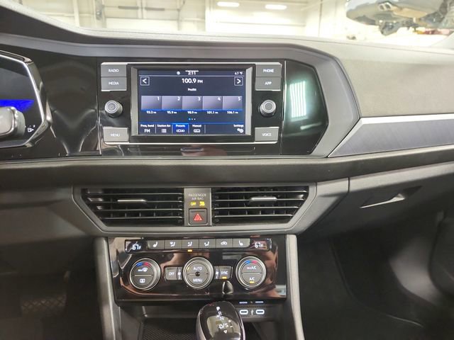 Used 2023 Volkswagen Jetta SE image 16