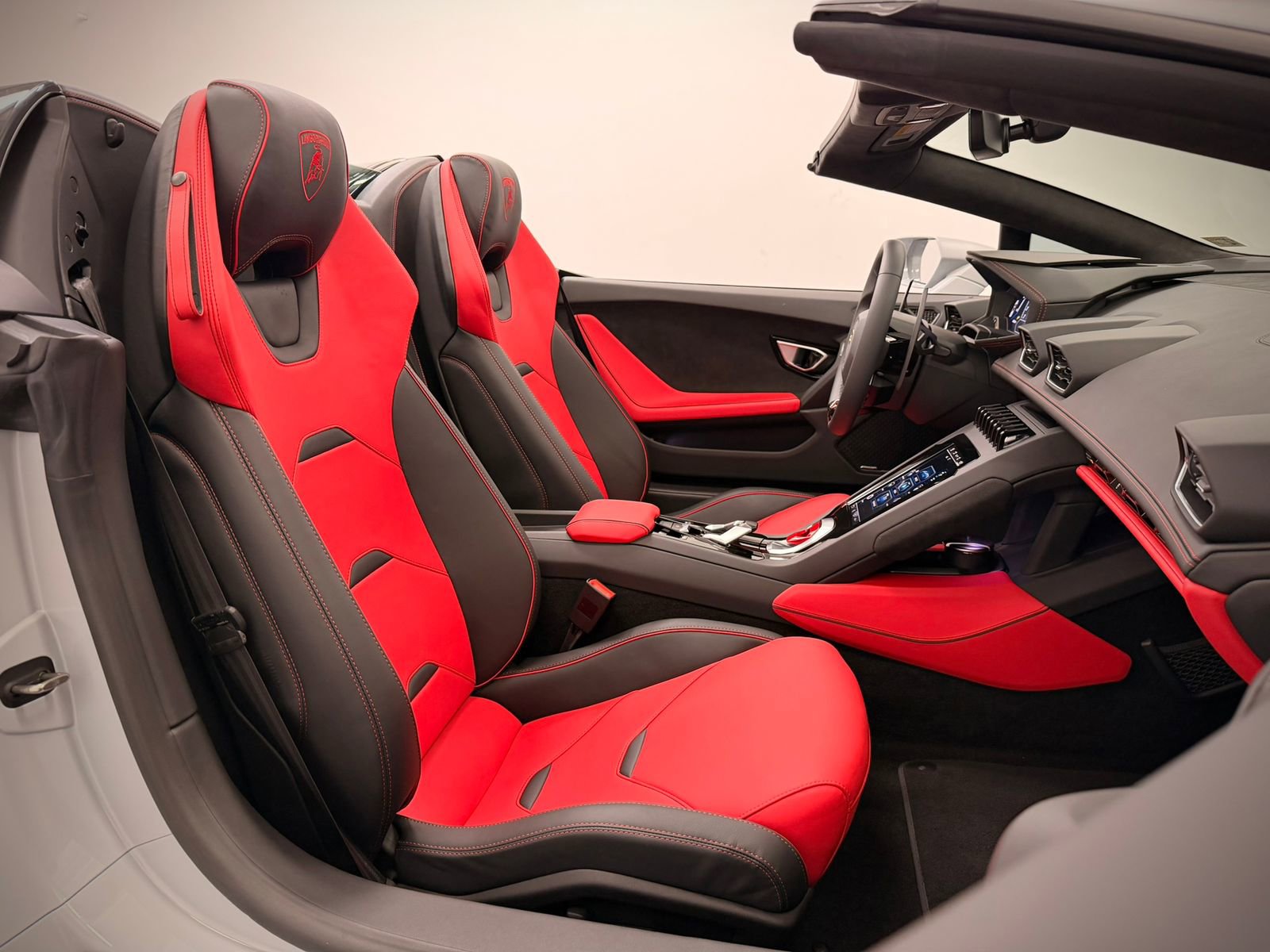 Used 2024 Lamborghini Huracan EVO image 19