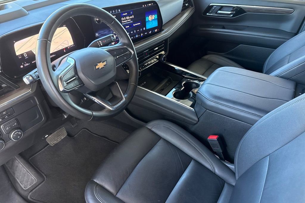 Used 2025 Chevrolet Suburban LT image 5