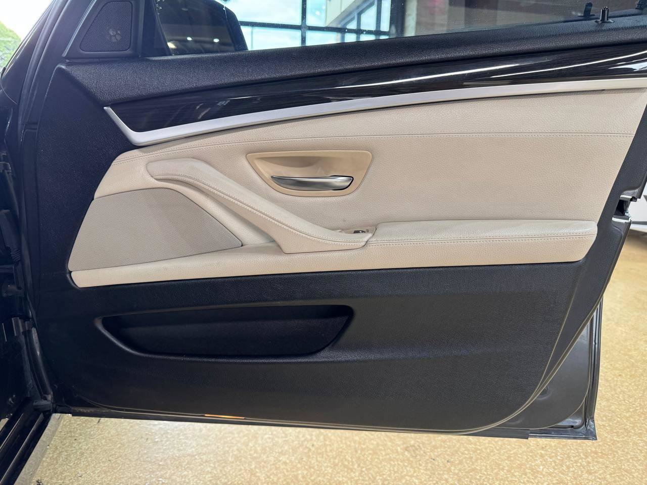 Used 2011 BMW 528i Sedan RWD image 9