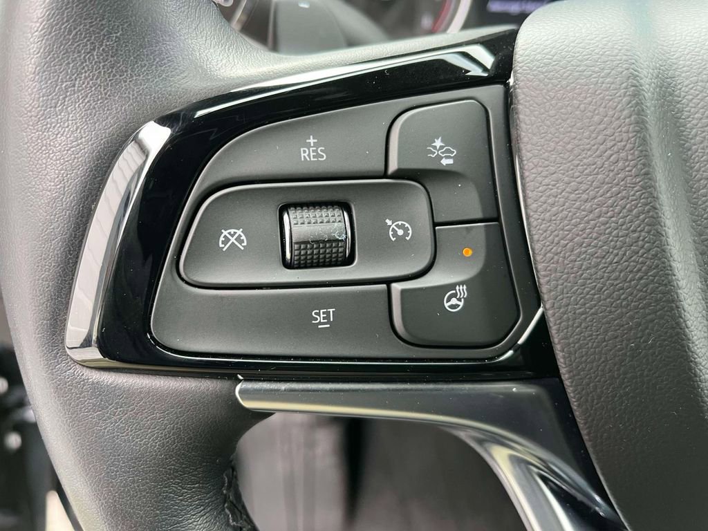 Used 2023 Buick Enclave Essence image 29