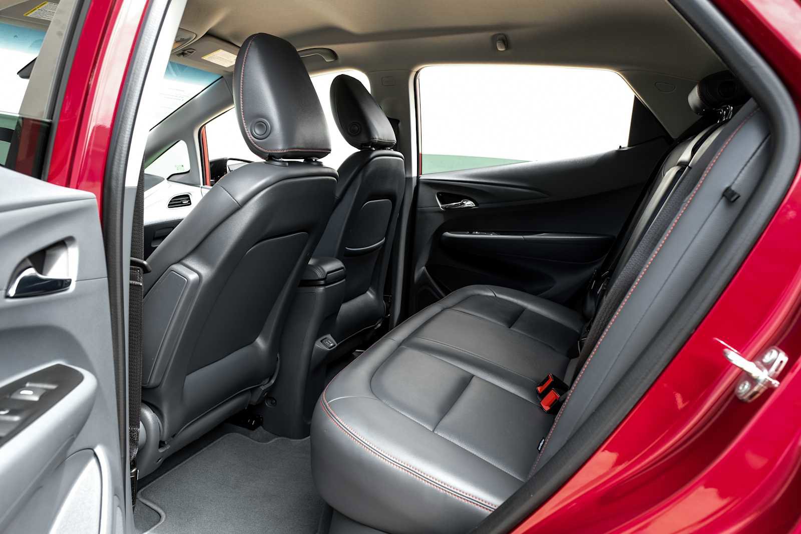 Used 2020 Chevrolet Bolt Premier w/ Infotainment Package image 37