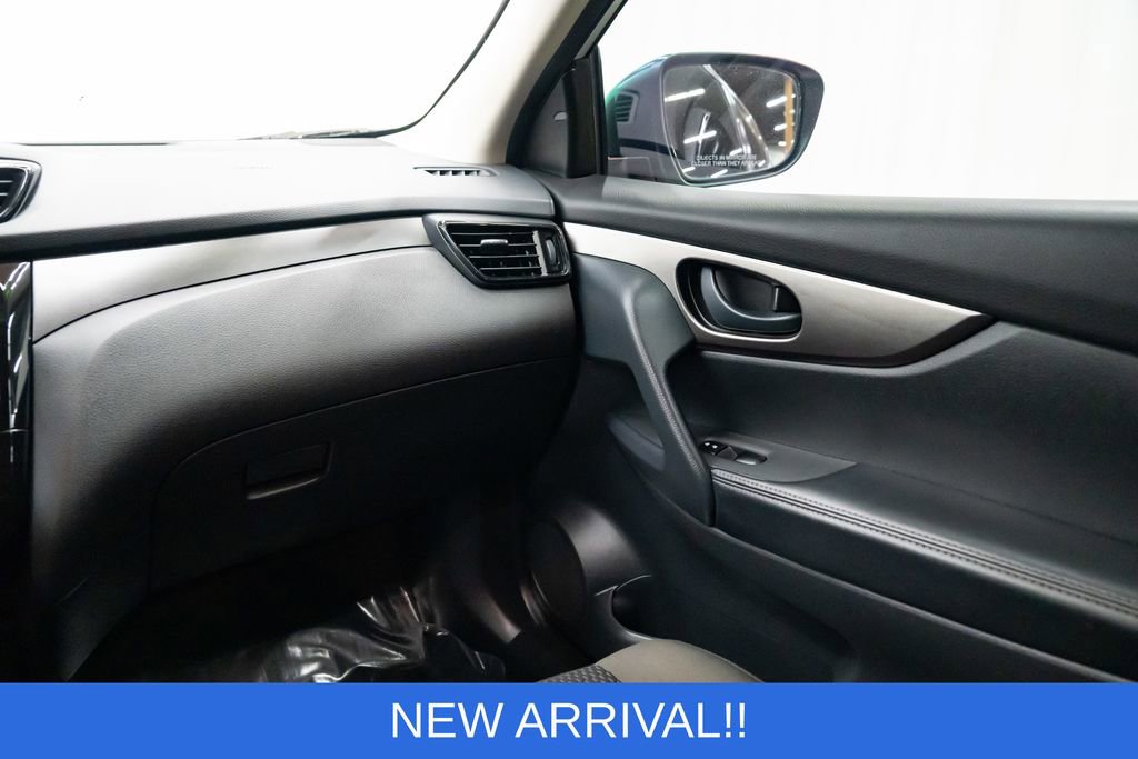 Used 2021 Nissan Rogue Sport S image 10