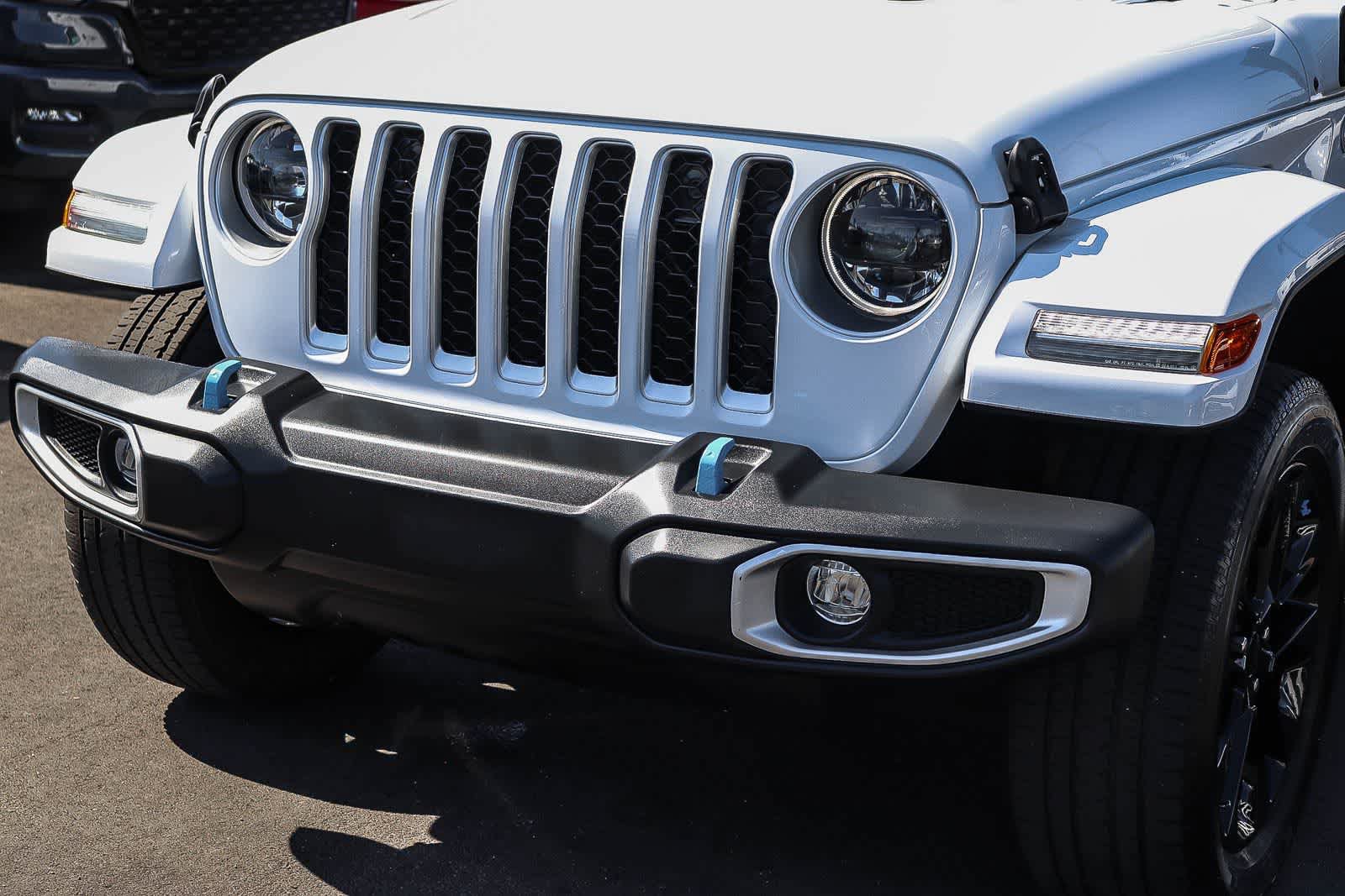 Used 2023 Jeep Wrangler Unlimited Sahara AWD/4WD image 9