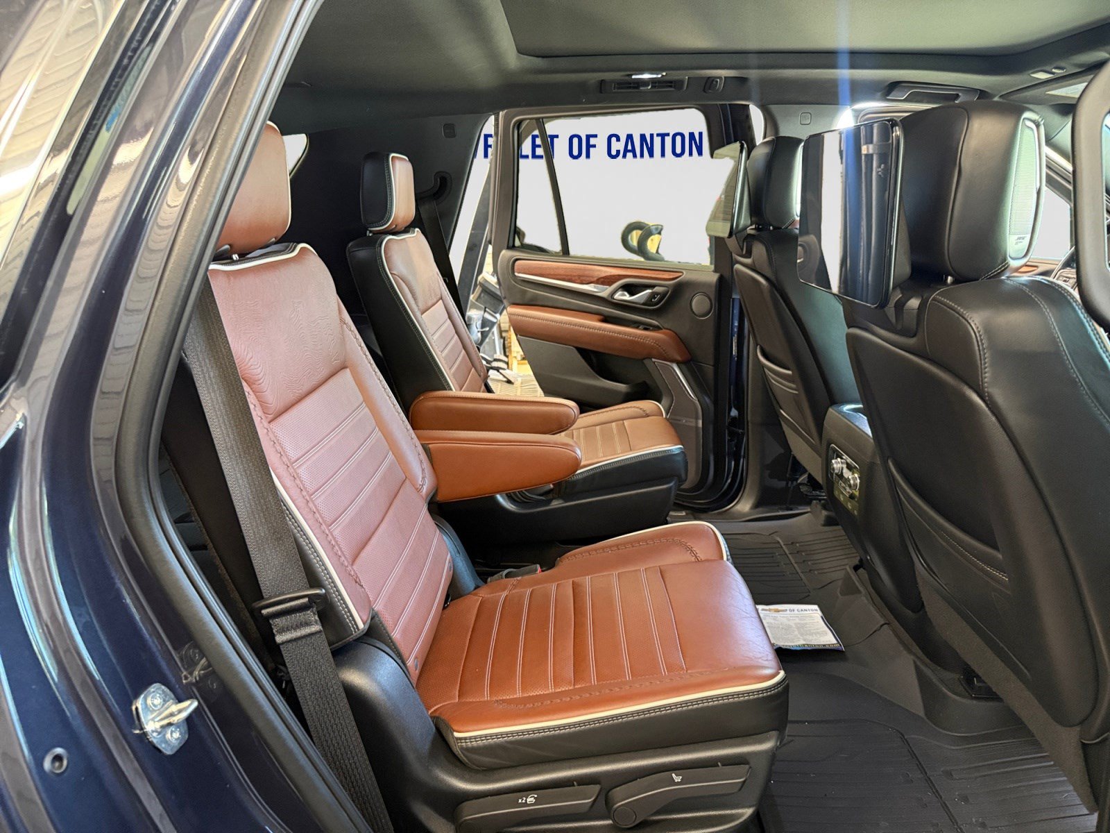 Used 2023 GMC Yukon Denali Ultimate AWD/4WD image 15