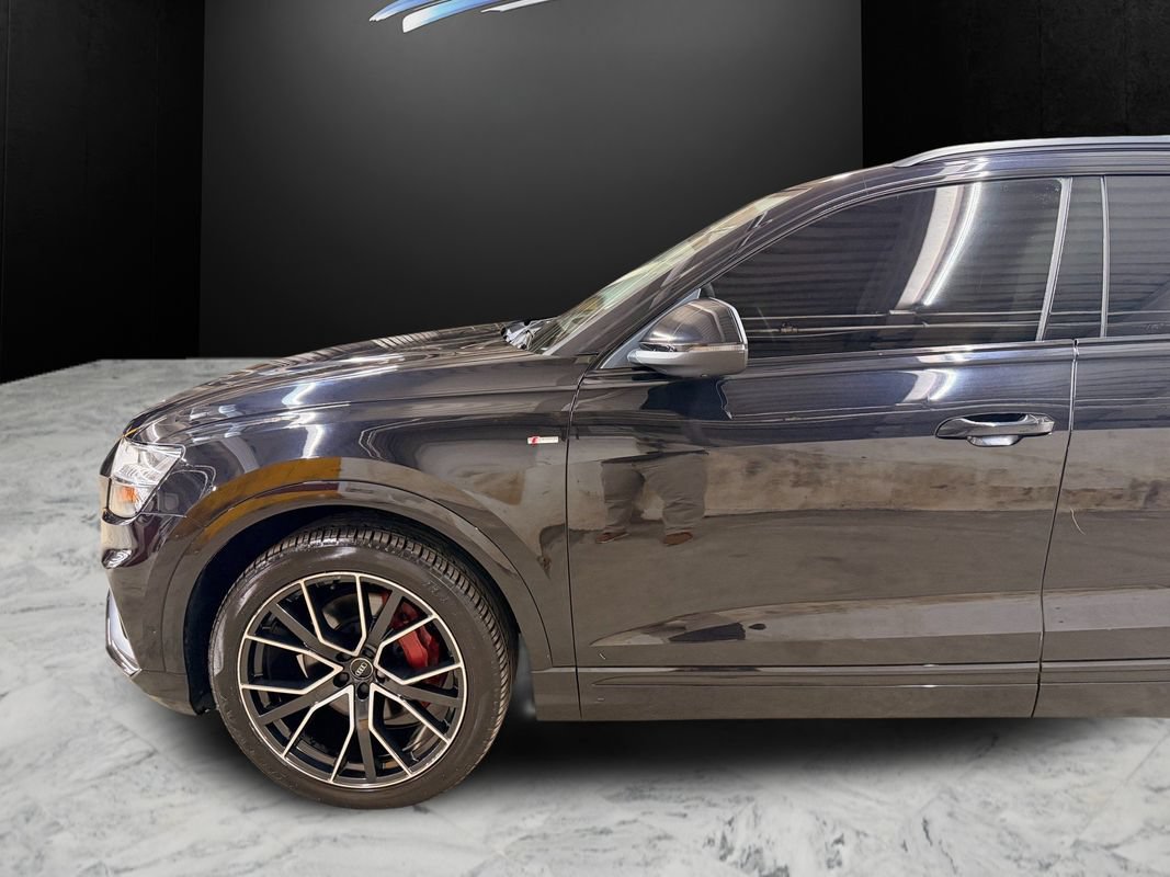 Used 2019 Audi Q8 Prestige w/ Luxury Package AWD/4WD image 9
