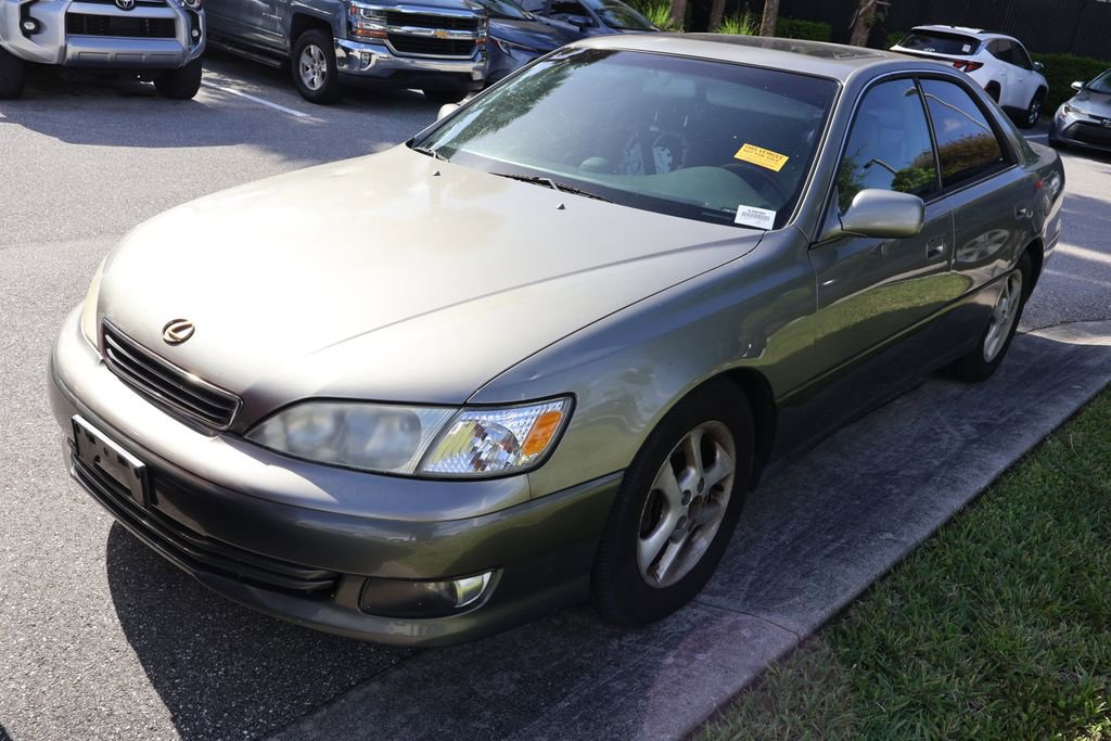Used 2001 Lexus ES 330 image 2