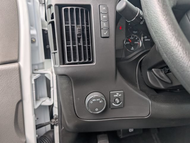 Used 2025 Chevrolet Express 3500 LT w/ LT Preferred Equipment Group RWD image 13