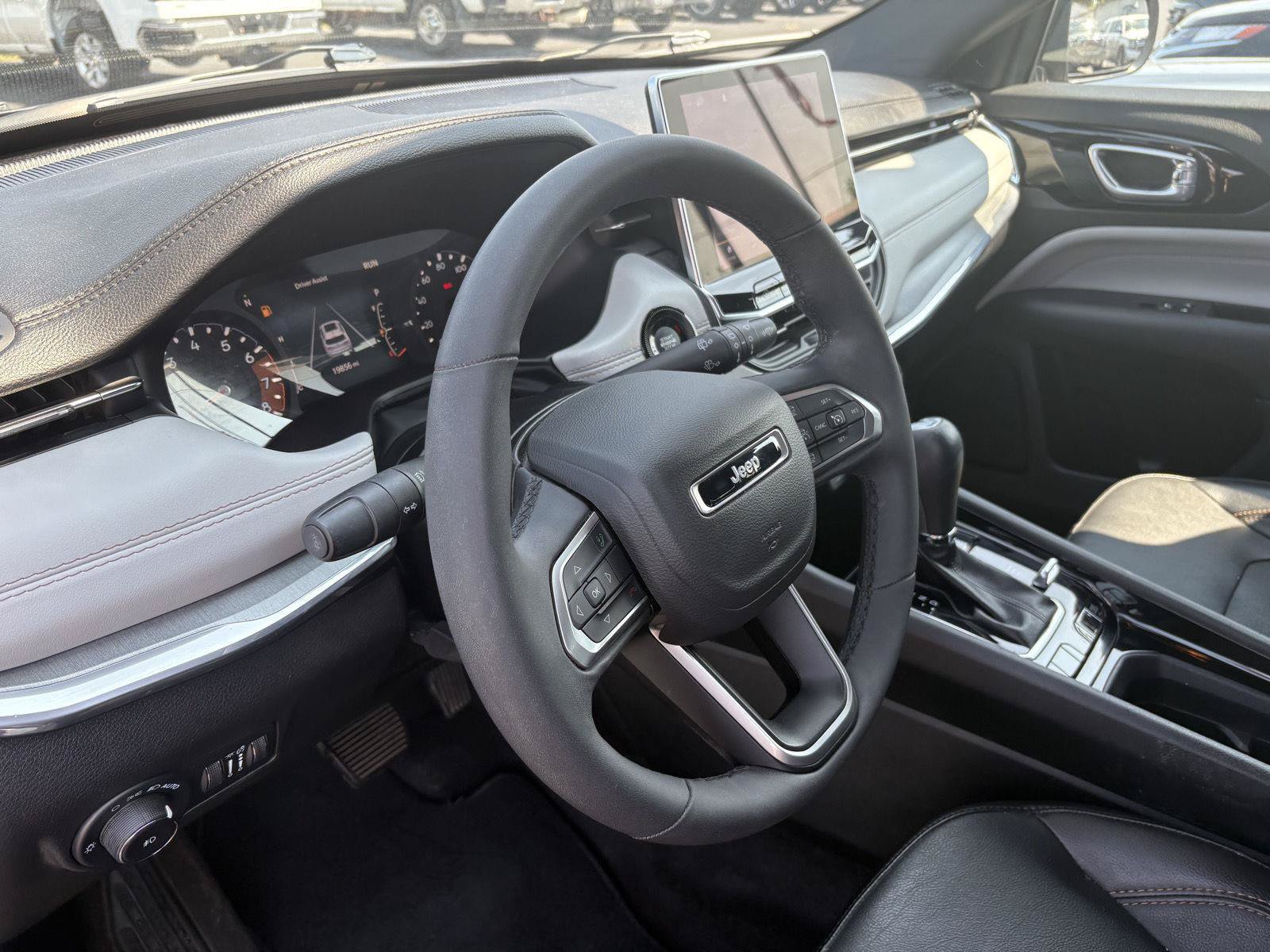 Used 2023 Jeep Compass Limited w/ Sun and Sound Group AWD/4WD image 9