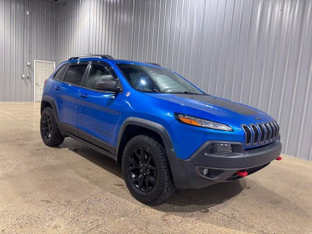 Used 2017 Jeep Cherokee Trailhawk image 8