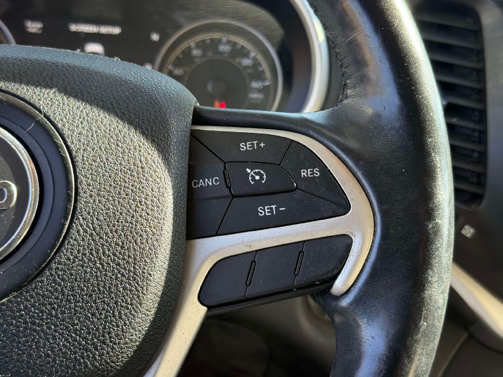 Used 2017 Jeep Cherokee Limited AWD/4WD image 28