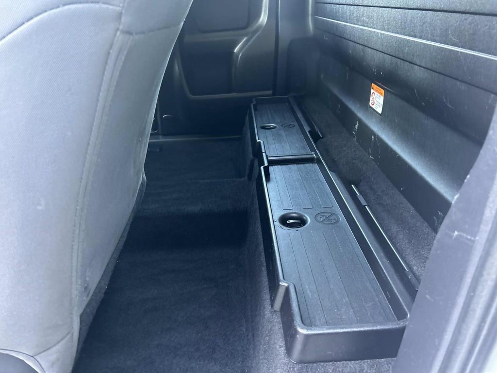 Used 2018 Toyota Tacoma SR image 19