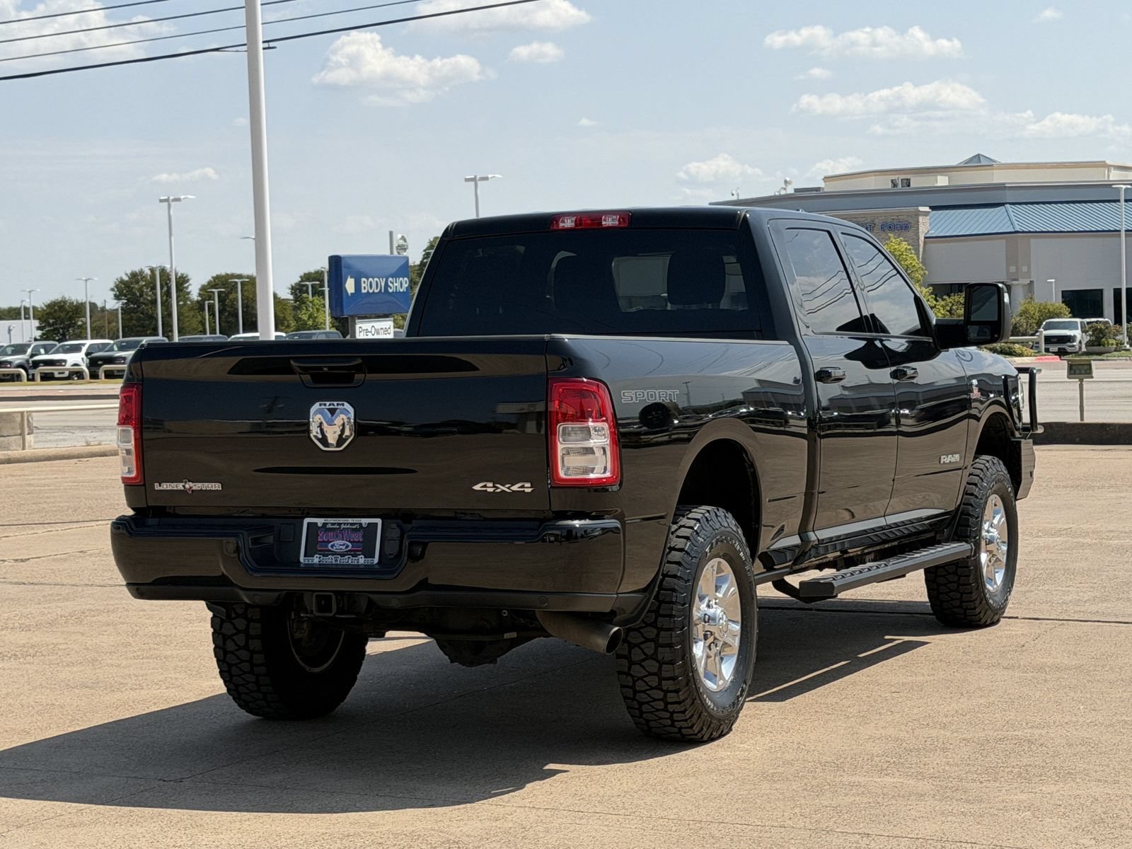 Used 2024 RAM 2500 Lone Star w/ Sport Appearance Package AWD/4WD image 4