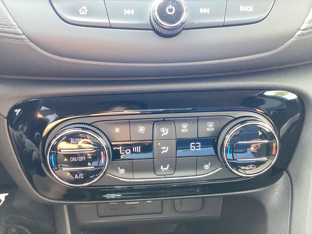 Used 2023 Buick Encore GX Select w/ Sport Touring Package AWD/4WD image 28