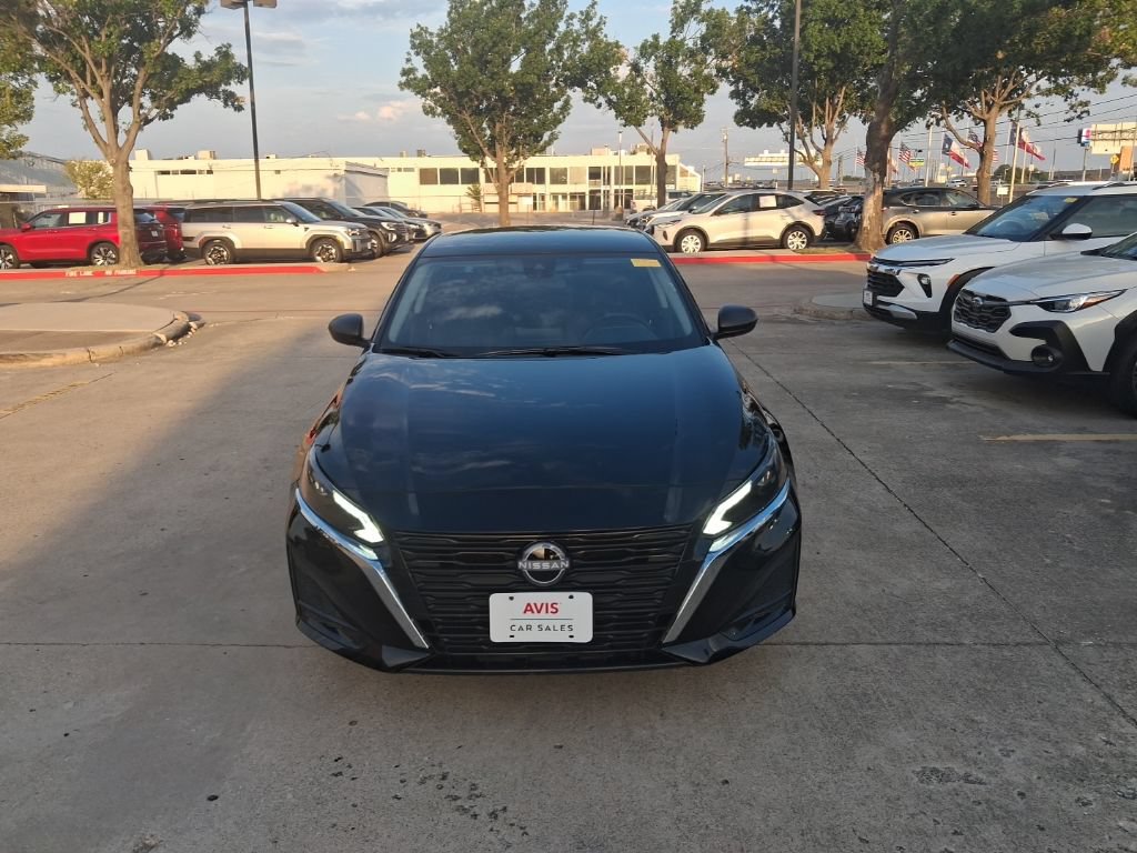 Used 2025 Nissan Altima 2.5 SV FWD image 5
