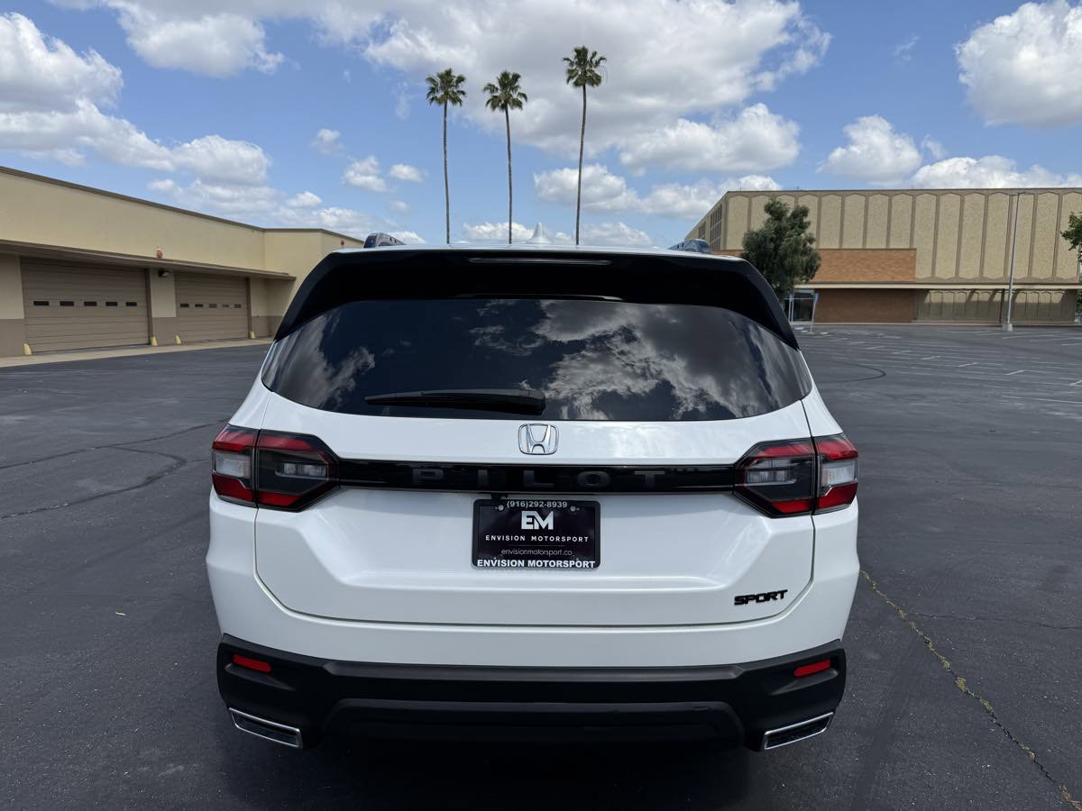 Used 2024 Honda Pilot Sport image 6