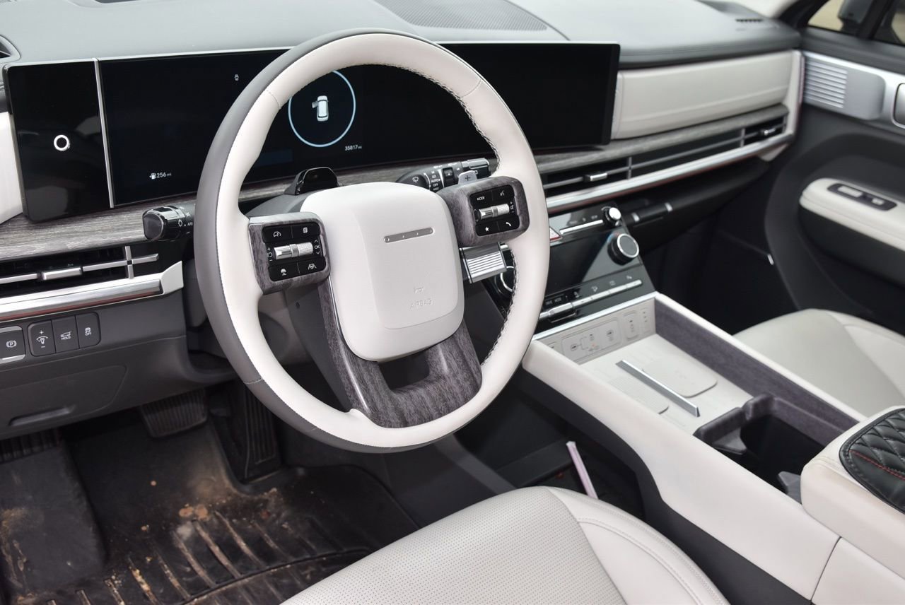 Used 2024 Hyundai Santa Fe Calligraphy FWD image 9