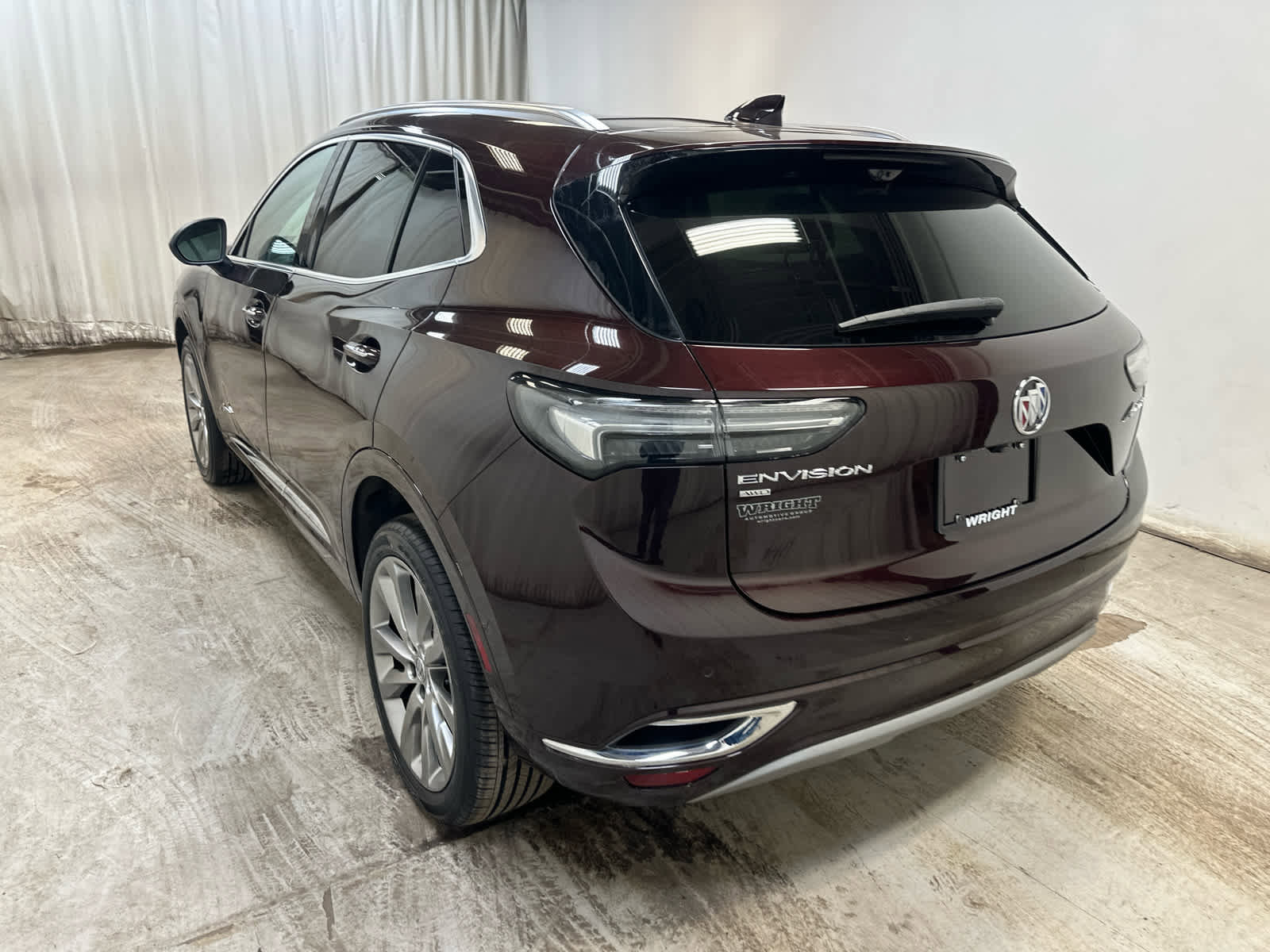 Used 2022 Buick Envision Avenir w/ Technology Package II image 2