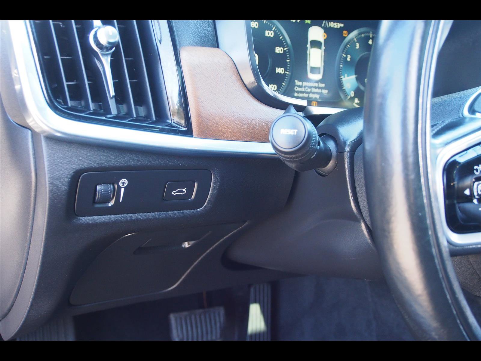 Used 2017 Volvo S90 T6 Inscription w/ Vision Package image 22