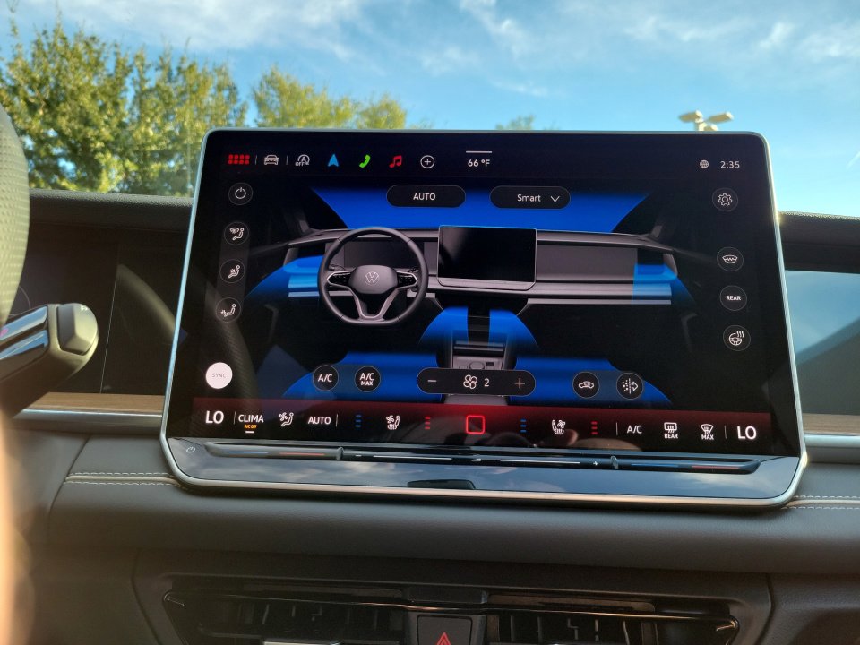 New 2026 Volkswagen Tiguan SEL R-Line image 18