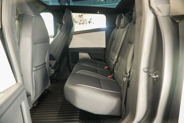 Used 2024 Tesla Cybertruck AWD Crew Cab image 28