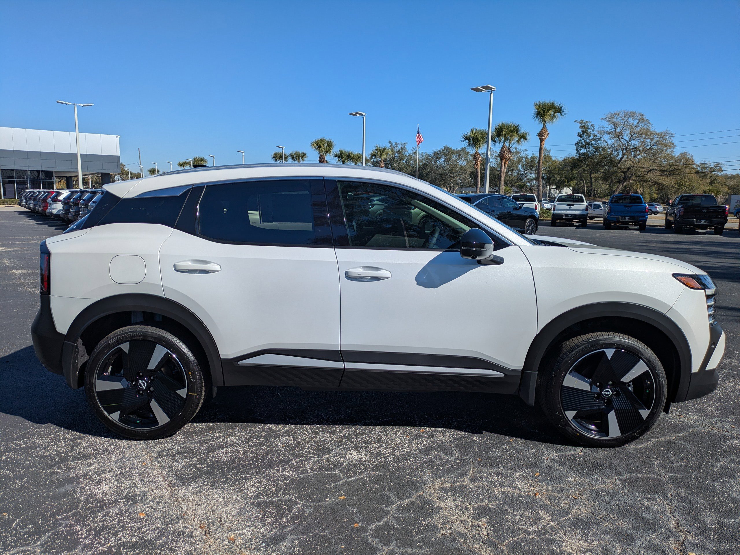 New 2026 Nissan Kicks SR FWD video 3