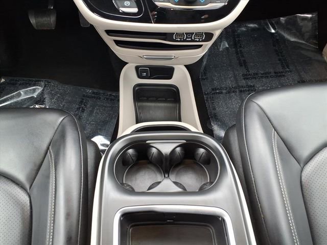 Used 2023 Chrysler Pacifica Touring-L FWD image 19